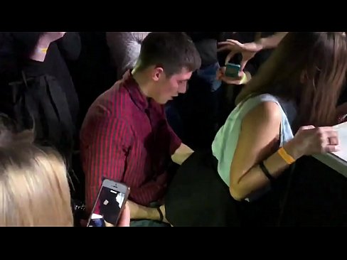 ❤️ Ubulili bangempela ku-nightclub yaseRussia. Intombazane yaseRussia eneminyaka engu-18 ubudala ingene endunu nasesithweni sangasese e-nightclub Ividiyo yocansi ku-zu.porn33.top ❌️